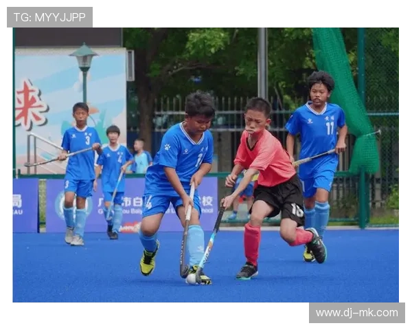 曲棍球少年展现超强控球能力：掌握球感，铸就竞技未来